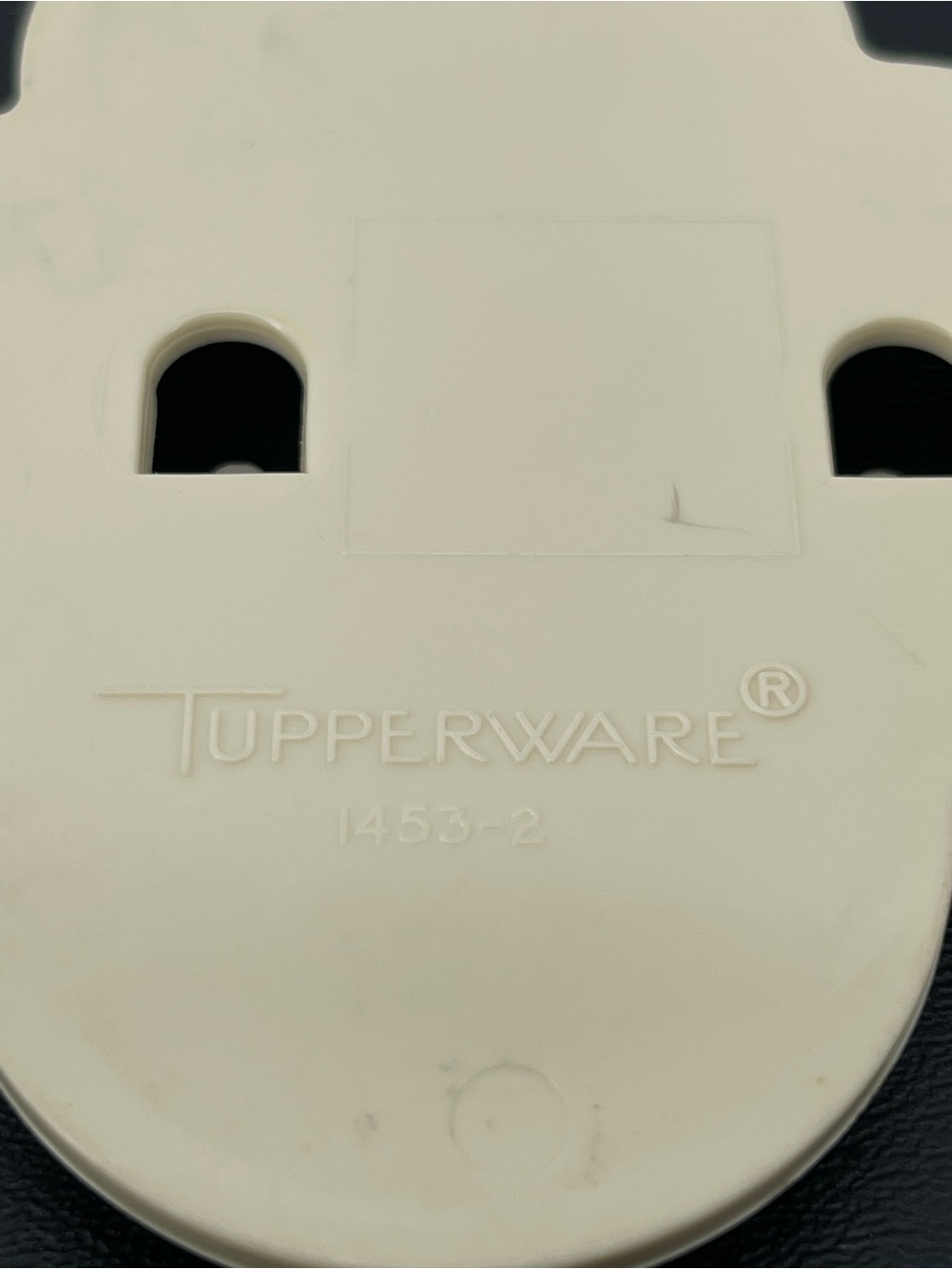 Tupperware Cream Key-Shaped Wall Hook Rack #1453-2 - Picture 4 of 6